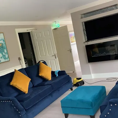 Robeen House Apartment