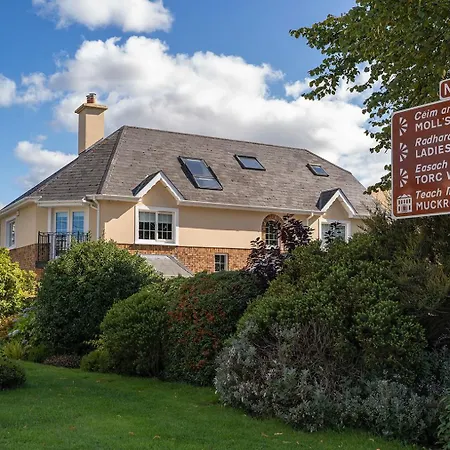 Robeen House * Килларни