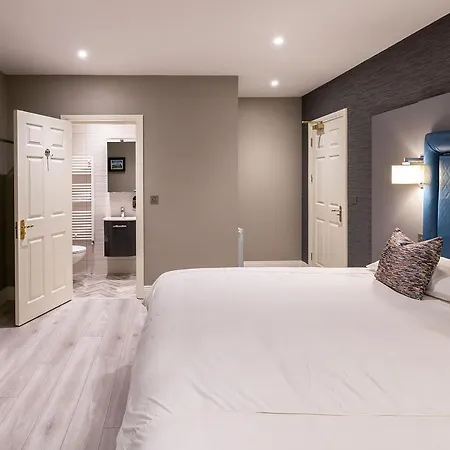 Robeen House كيلارني